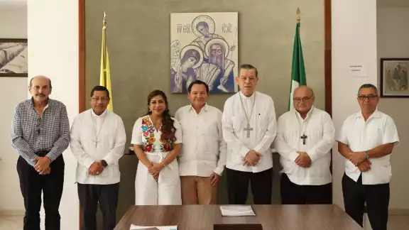 El Gobernador electo Joaquín Díaz Mena estuvo acompañado por su esposa, Wendy Méndez El Gobernador electo Joaquín Díaz Mena estuvo acompañado por su esposa, Wendy Méndez