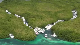 Como el Titanic, capitán decide quedarse en su velero ante el paso del Huracán Beryl en Cancún: VIDEO 