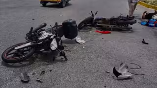 Choque entre dos motociclistas en Playa del Carmen deja un herido de gravedad