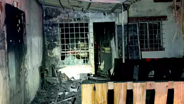 Una familia, en el fraccionamiento Villas Otoch, perdió todas sus pertenencias cuando un artefacto pirotécnico siniestró su casa