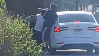 Video en redes muestra a hombre siendo privado de libertad en Avante, colonia de Cancún.