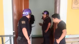 Jardinero se queda dormido en un paradero y policías presuntamente lo golpean en Mocochá