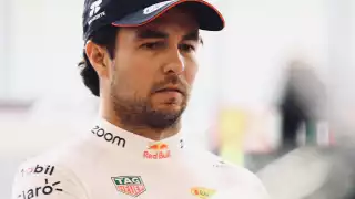 Checo Pérez podría dejar Red Bull después de terminar la temporada.