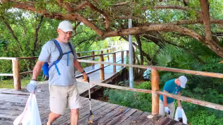 Explicaron que los desechos se fragmentan en pequeñas partículas que consumen las especies marinas y luego terminan en los platillos de la gente