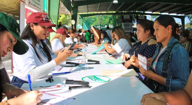 La Secretaría de Bienestar entrega las tarjetas para la Beca Rita Cetina