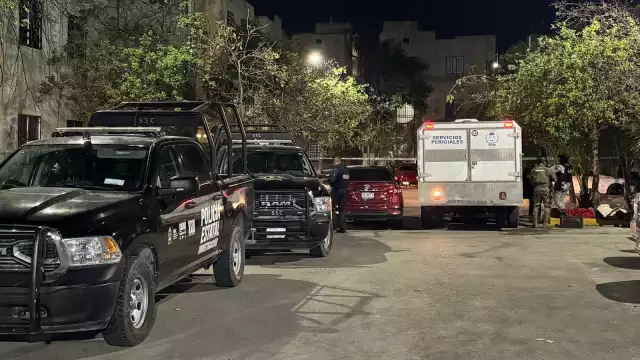 Cuando los paramédicos hicieron la revisión de este hombre, de aproximadamente 26 años de edad, se percataron que tenía un impacto de bala en la cabeza