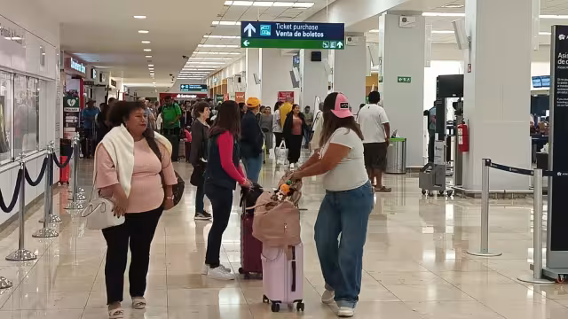 Hay buena afluencia de pasajeros en el aeropuerto de Mérida