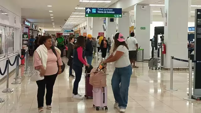 Hay buena afluencia de pasajeros en el aeropuerto de Mérida