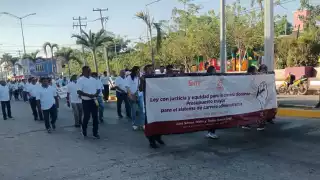 El desfile tuvo una duración aproximada de una hora, empezando a las 8:00 am