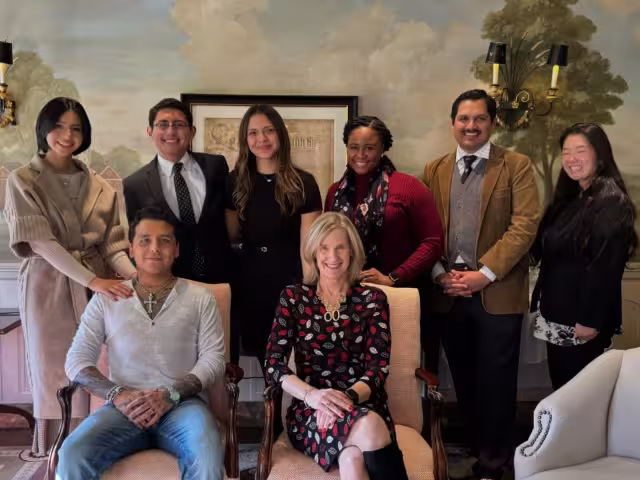 Ángela y Christian con representantes de Harvard