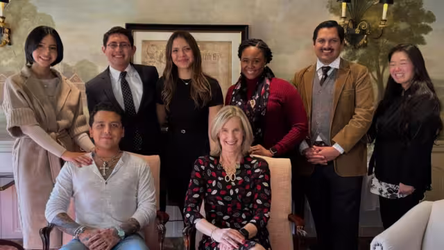 Ángela y Christian con representantes de Harvard