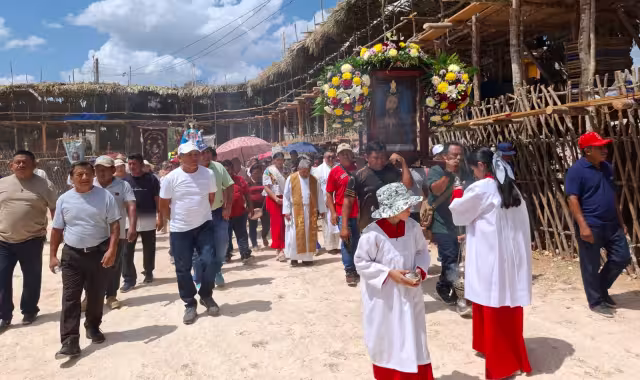 Procesión culmina feria taurina de Tenabo