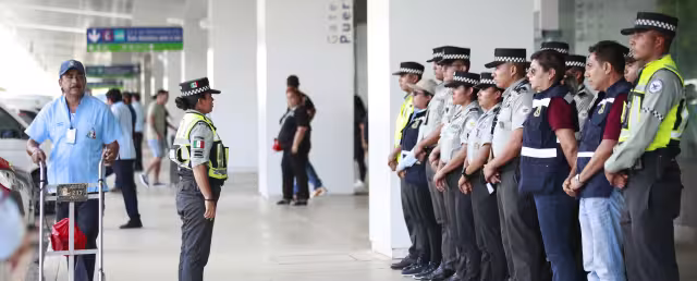 De manera aleatoria, agentes de la GN realizan recorridos en las terminales tres y cuatro del AIC