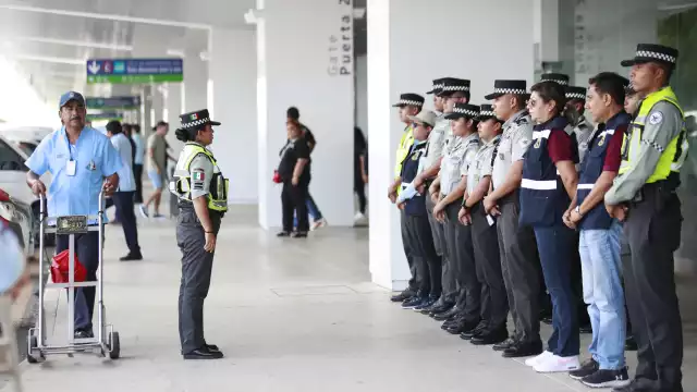 De manera aleatoria, agentes de la GN realizan recorridos en las terminales tres y cuatro del AIC