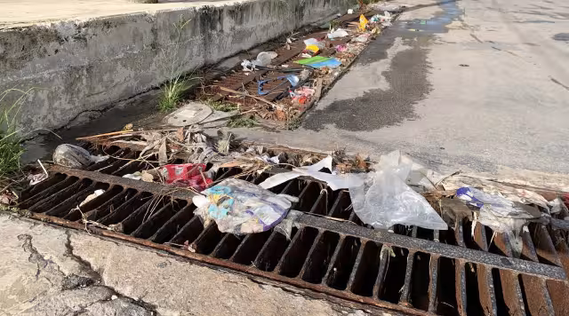 Han insistido al Ayuntamiento arreglarlo, pero no hay caso.