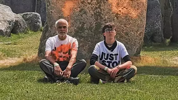 Detienen a activistas de 'Just Stop Oil' por rociar con pintura monumento en Inglaterra