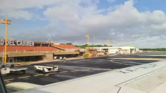 El plan del gobierno es impulsar el aeropuerto de Carmen; otro proyecto es agrandar la pista El plan del gobierno es impulsar el aeropuerto de Carmen; otro proyecto es agrandar la pista