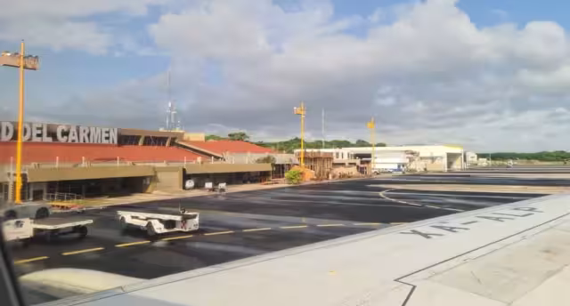 El plan del gobierno es impulsar el aeropuerto de Carmen; otro proyecto es agrandar la pista