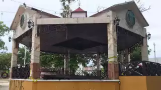 Ciudadanos reportan descuido de la explanada de Chetumal