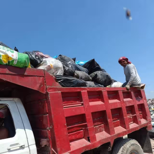 Ciudadanos criticaron el tardío servicio de recolección de basura por medio de redes sociales