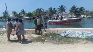 Rescatan a dos pescadores de Telchac Puerto tras quedar varados en altamar