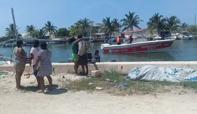 Falla en motor deja varados a pescadores de Telchac Puerto