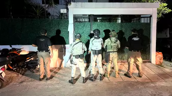 En el operativo sólo participaron fuerzas federales; hallaron fusiles de asalto, granadas de fragmentación, chalecos blindados y drogas En el operativo sólo participaron fuerzas federales; hallaron fusiles de asalto, granadas de fragmentación, chalecos blindados y drogas