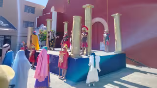 Barrio de Santa Ana recuerda la pasión y muerte de Jesucristo en su tradicional Viacrucis