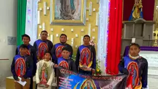 Recorren interminables caminos para cumplir sus mandas a la Virgen, ya sea por salud, la familia o amor