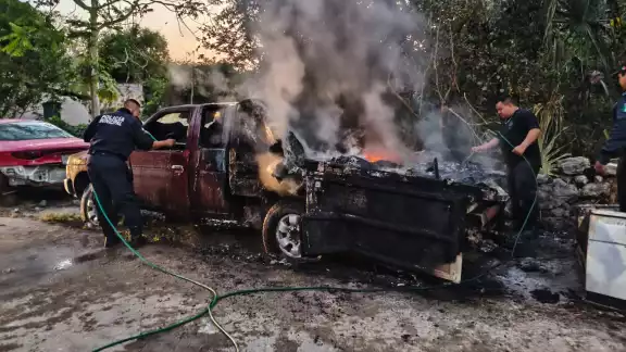 La camioneta fue abandonada en la colonia Santa Rosa de Lima en Tizimín La camioneta fue abandonada en la colonia Santa Rosa de Lima en Tizimín