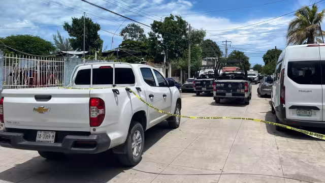 Localizan el cuerpo de un hombre dentro de un camión abandonado en Cancún