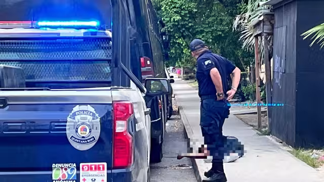 Elementos de la policía municipal arribaron al lugar de los hechos en donde confirmaron la presencia de una persona lesionada