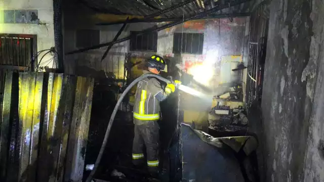 Elementos del Heroico Cuerpo de Bomberos lograron sofocar las llamas.