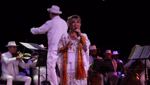 Maricarmen Pérez recibe la Medalla Yucatán