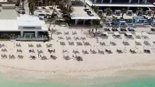 Tal parece que Playa Mamitas quedará en una postal, ya que ante las fuertes lluvias el mar se ha comido lo que apenas hace unas semanas se recordaba como un punto icónico de Playa del Carmen