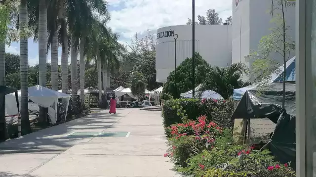 Padres de familia les exigen el regreso a las aulas y señalan que la educación no debe ser rehén de un grupo.