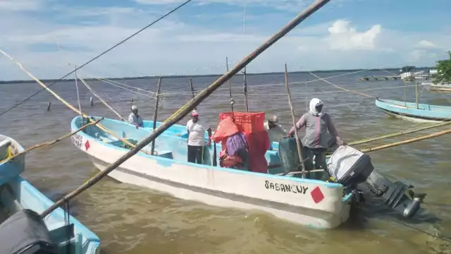 Los pescadores aprovechan los días que sí pueden salir a la mar para traer regular captura y administrar sus ganancias.