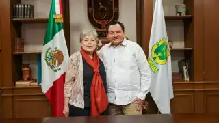 Joaquín Díaz Mena se reúne con Alicia Bárcena, titular de la Semarnat, para atender la reforestación del manglar en Yucatán