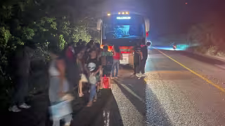 Terror en la vía Calotmul-Temozón: Autobús registra conato de incendio con pasajeros a bordo