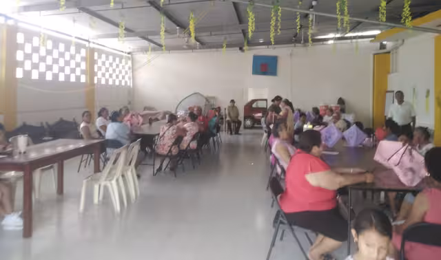 Gremio de madres festeja con procesión y convivencia