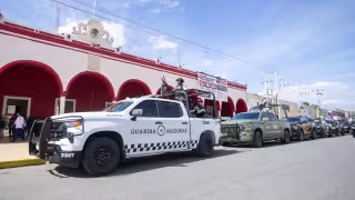 Mujeres peleaban en la calle y terminaron exhibiendo presunta droga en Umán