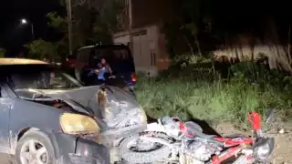 El motociclista fue proyectado varios metros