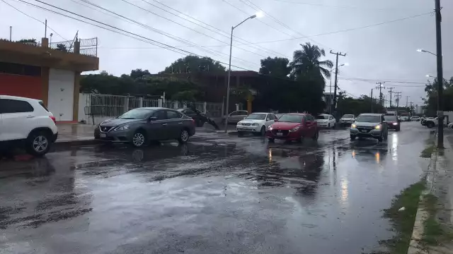 Durante la mañana, las lluvias se reforzaron causando algunas inundaciones