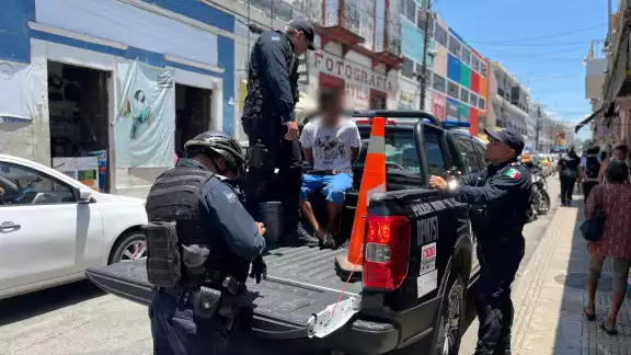 El hombre intentó robar dos latas de gas para encendedor El hombre intentó robar dos latas de gas para encendedor