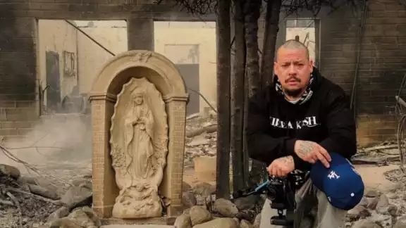 La virgen no se ve afectada por las brazas o cenizas del fatal incendio La virgen no se ve afectada por las brazas o cenizas del fatal incendio