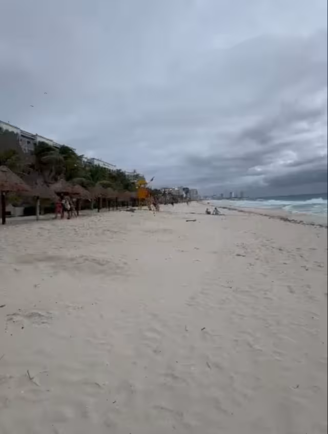 Huracán “Milton": Así amanece la Zona Hotelera con Alerta Amarilla