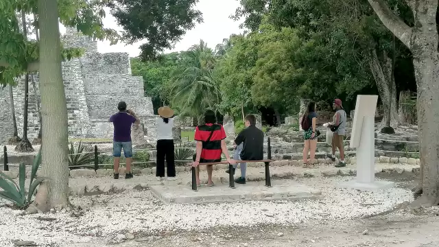 La gente que acude puede recorrer parte del área en media hora, pues aún faltan espacios de servicio por concluirse, mismos que se ubican a la orilla del mar