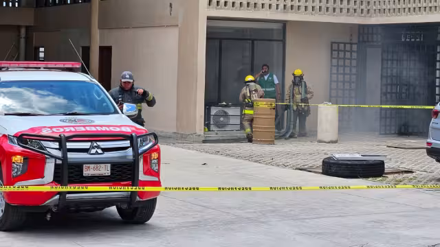 Se realizó una simulación de un incendio, además de la evacuación de trabajadores de oficinas