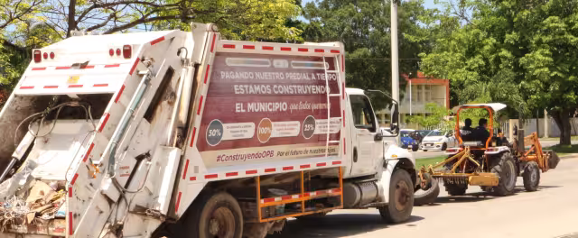 Habitantes de varias colonias han tenido que rentar camiones para que les retiren sus desechos