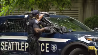 Elementos policiacos de Seattle respondieron a la emergencia.